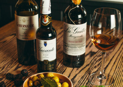 Spanish wines with olives tapas